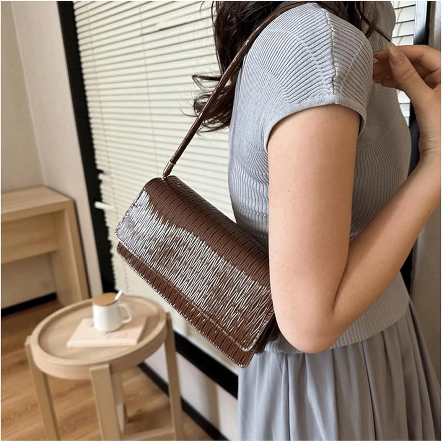 Cute Purse Small Bag Chic Mini Purses Retro Classic Elegance Sleek Minimalist French Vintage Handbag