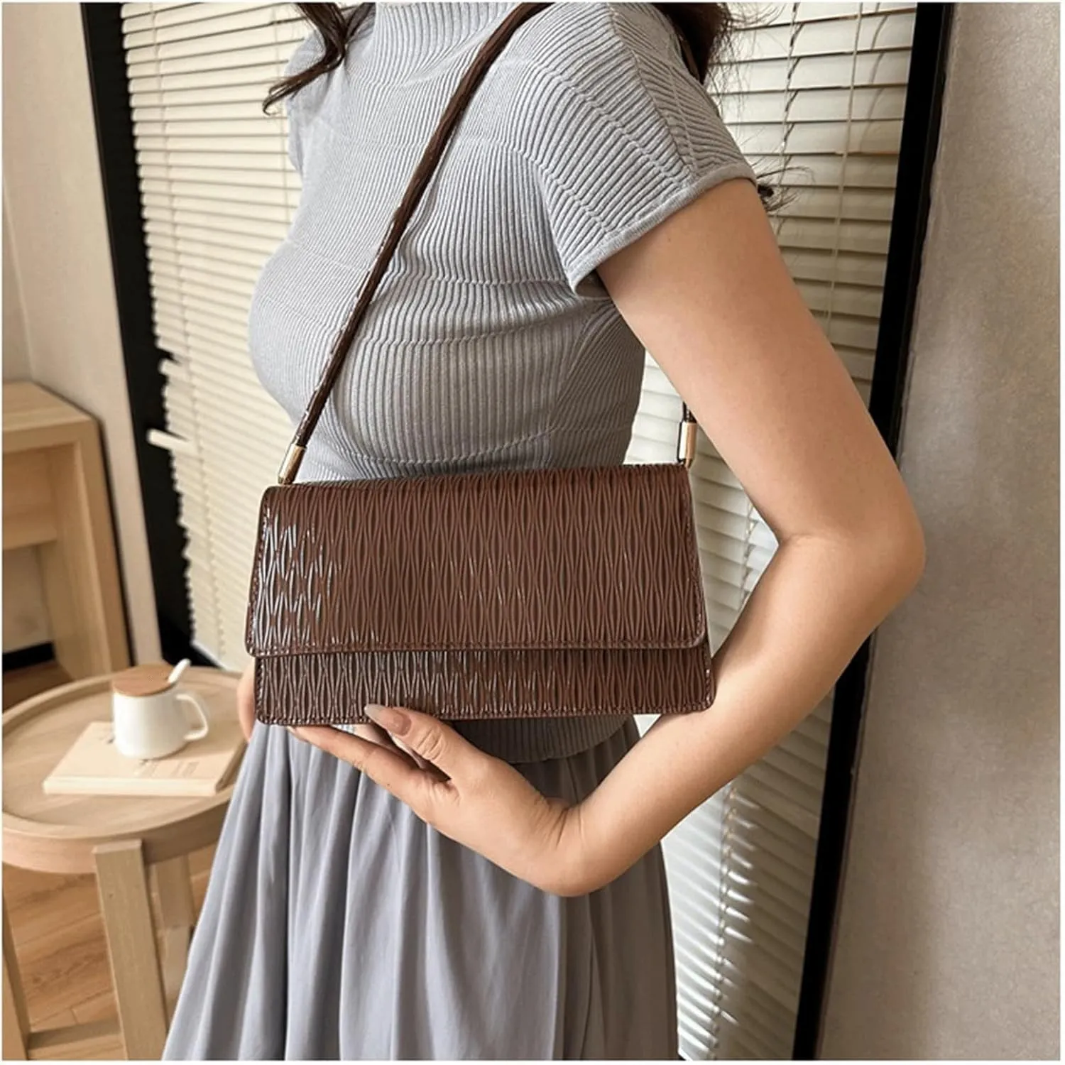 Cute Purse Small Bag Chic Mini Purses Retro Classic Elegance Sleek Minimalist French Vintage Handbag