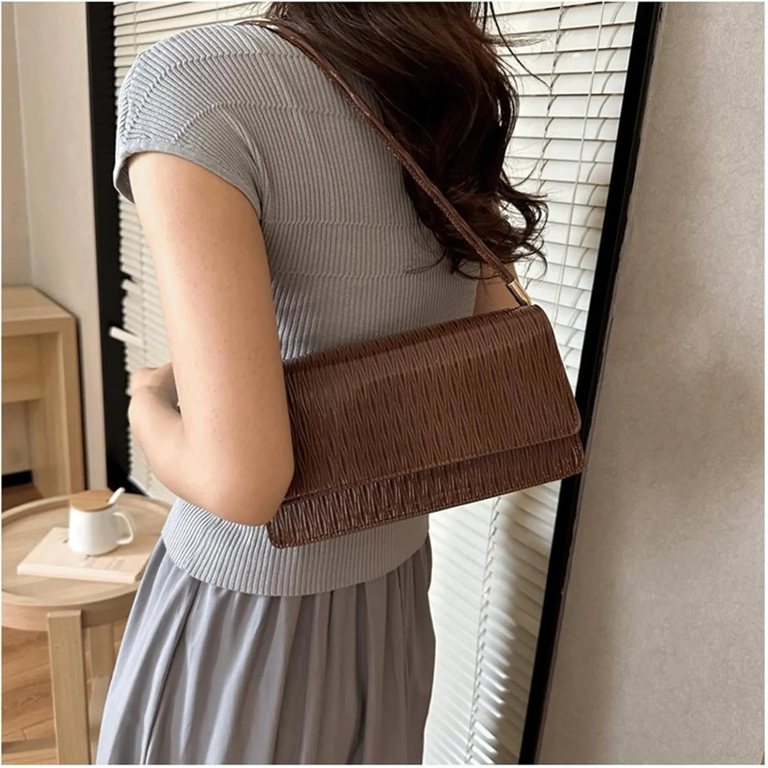 Cute Purse Small Bag Chic Mini Purses Retro Classic Elegance Sleek Minimalist French Vintage Handbag
