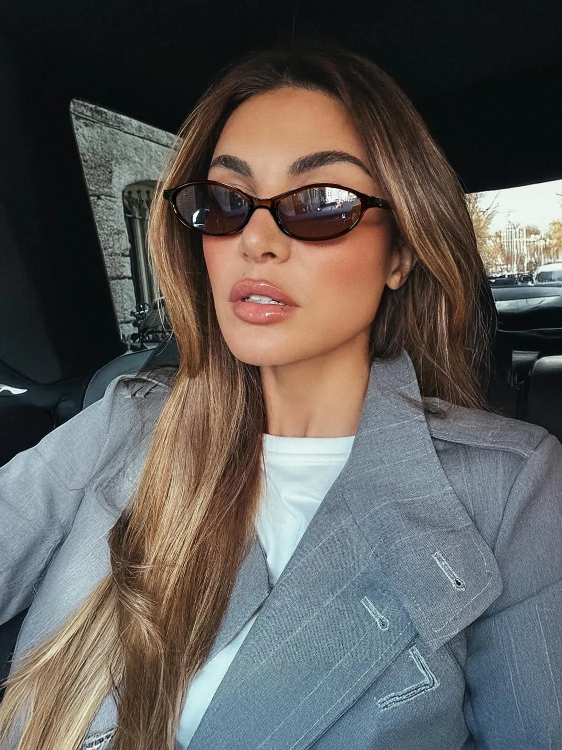 FEISEDY Retro Oval Cat Eye Sunglasses for Women 90s Narrow Lightweight Shades Y2k Trendy Sunnies B0257
