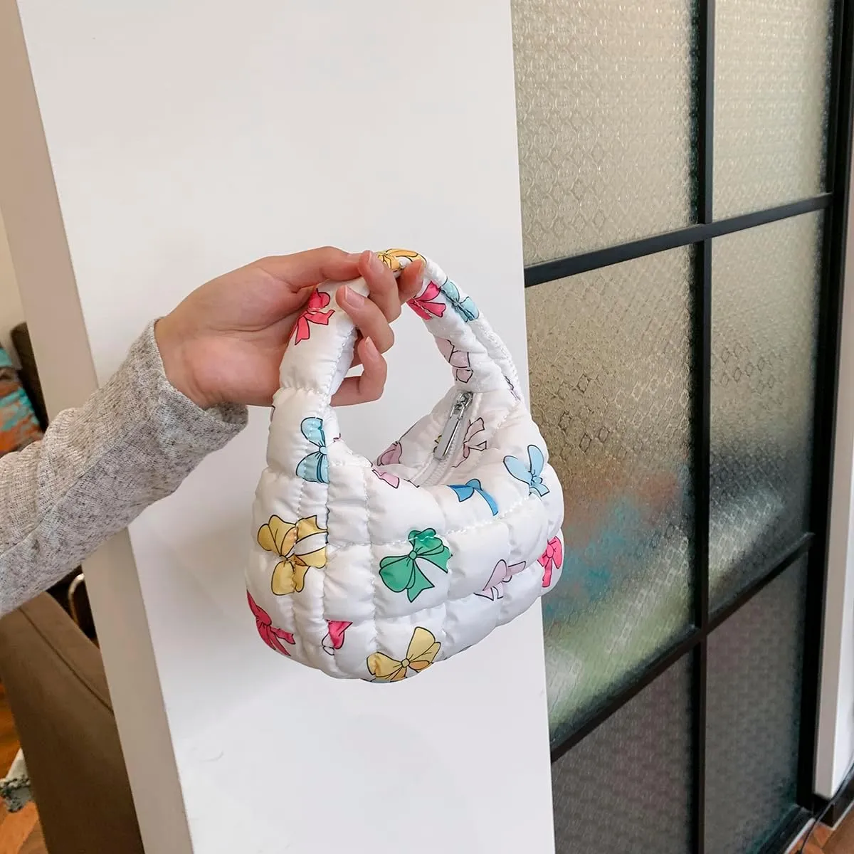 Lmbabter Bow Tote Bag for Women Small Quilted Handbag Purse Lightweight Puffer Hobo Bag Pouch Stylish Carryall Daypack