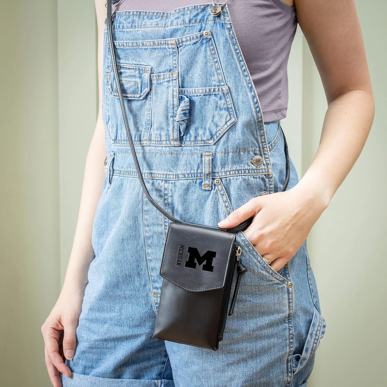 NCAA University Of Michigan Cross Body Black Wallet with Strap, Officially Licensed Team Logo, Leather Crossbody Bags for Women Cell Phone Bag Wallet Purses