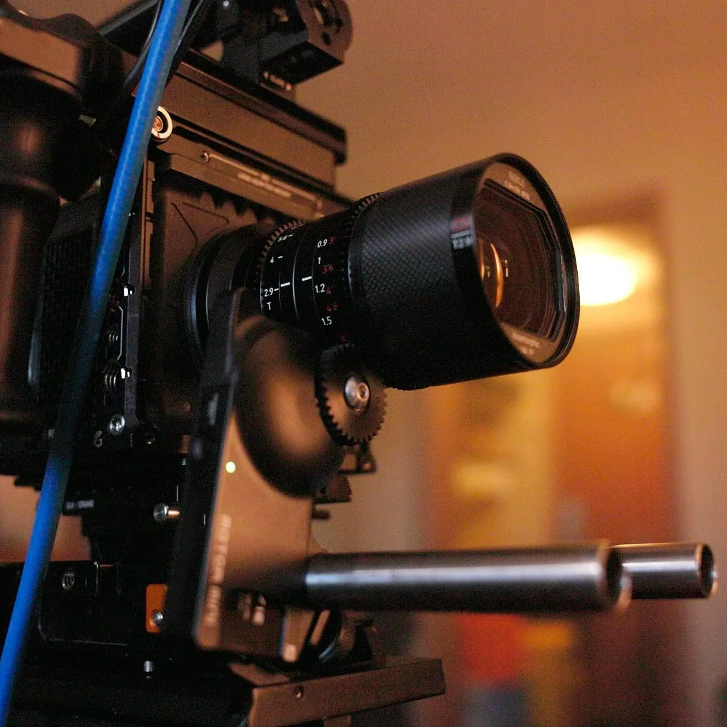 SIRUI Saturn 35mm T2.9 1.6X Full Frame Carbon Fiber Anamorphic Lens, Cine Lens for E Mount Cameras, 418g (Neutral Flare)