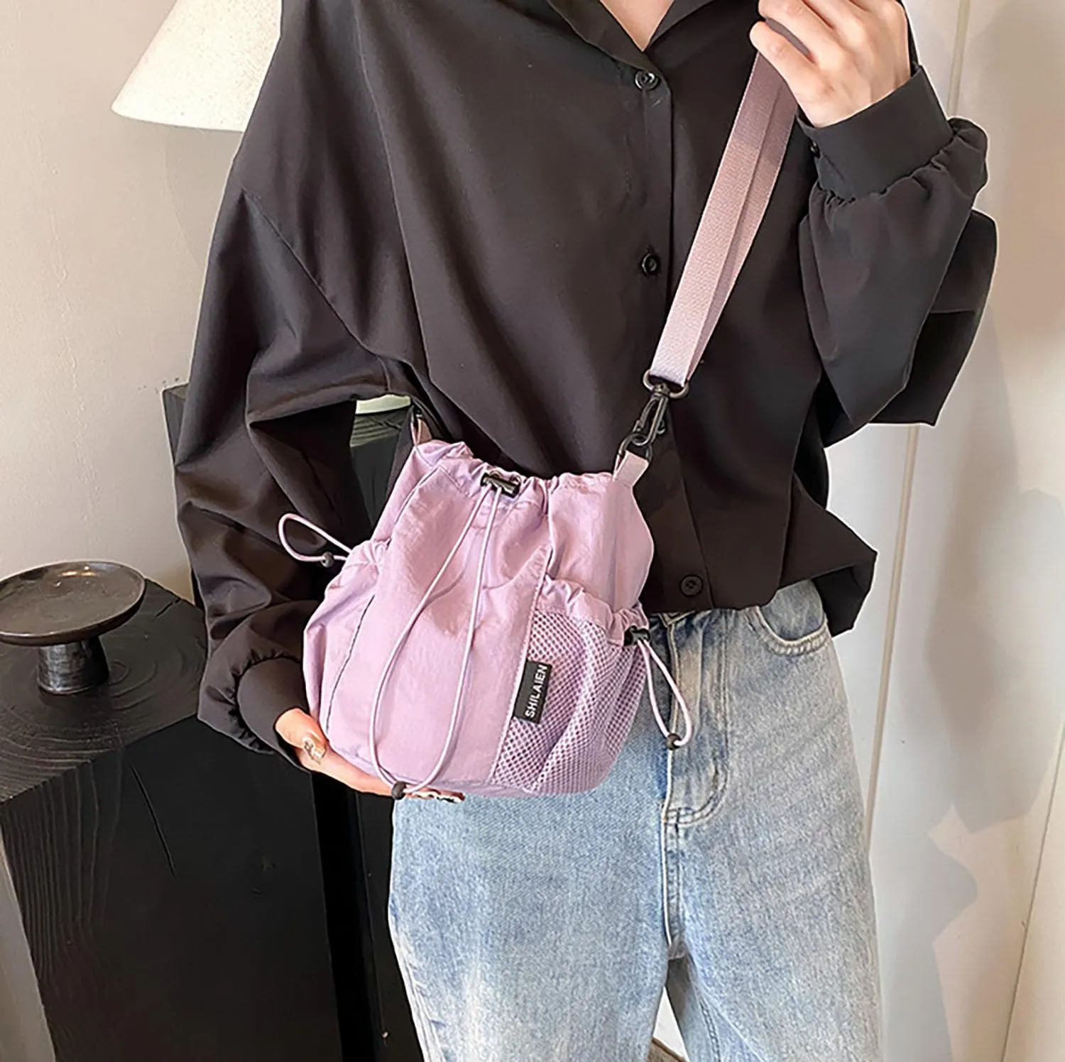Small Drawstring Bucket Bag For Women Nylon Crossbody Purse Bag Adjustable Shoulder Strap Lightweight Travel Tote Handbags