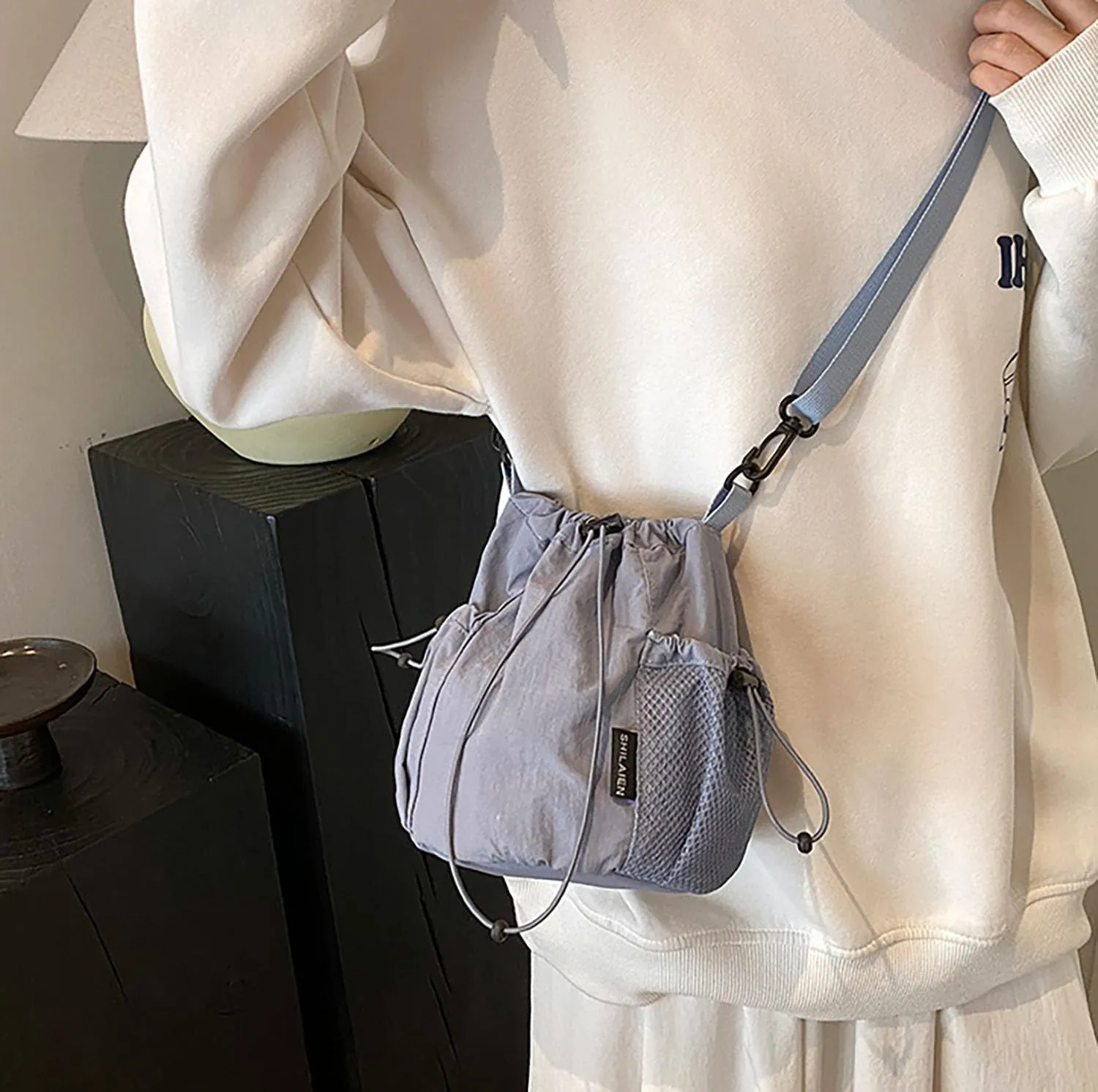 Small Drawstring Bucket Bag For Women Nylon Crossbody Purse Bag Adjustable Shoulder Strap Lightweight Travel Tote Handbags