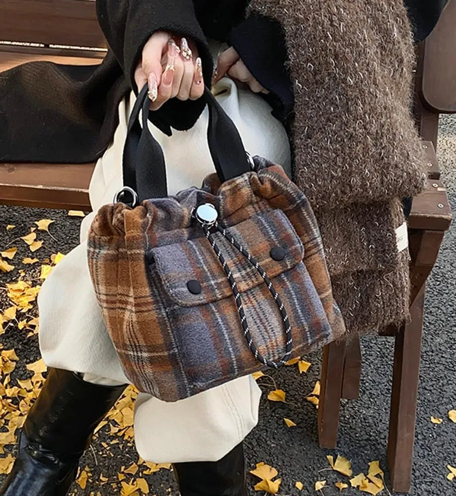 Trendy Bucket Crossbody Bags for Women Checkered Shoulder Purse with Drawstring Small Ladies Tote Handbags