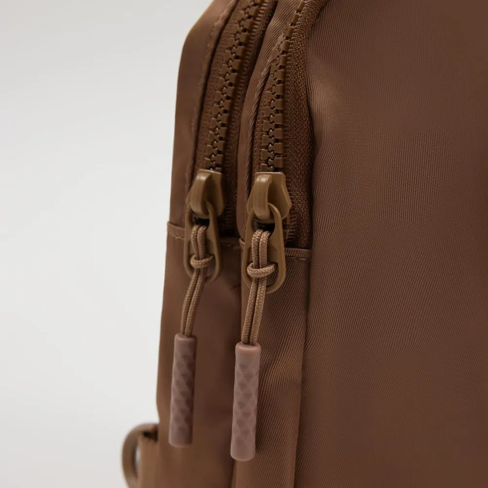 VAKAER Small Crossbody Bag Purse Women‘s Sling Bag Daypack Backpack with Convertible Adjustable Strap for Travel Hiking (Caramel)