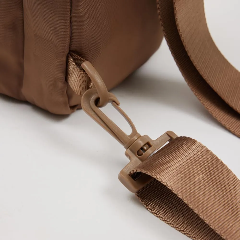 VAKAER Small Crossbody Bag Purse Women‘s Sling Bag Daypack Backpack with Convertible Adjustable Strap for Travel Hiking (Caramel)