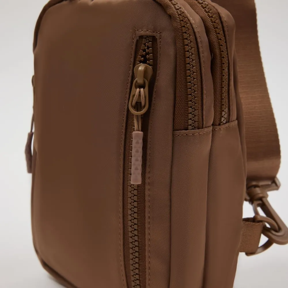 VAKAER Small Crossbody Bag Purse Women‘s Sling Bag Daypack Backpack with Convertible Adjustable Strap for Travel Hiking (Caramel)