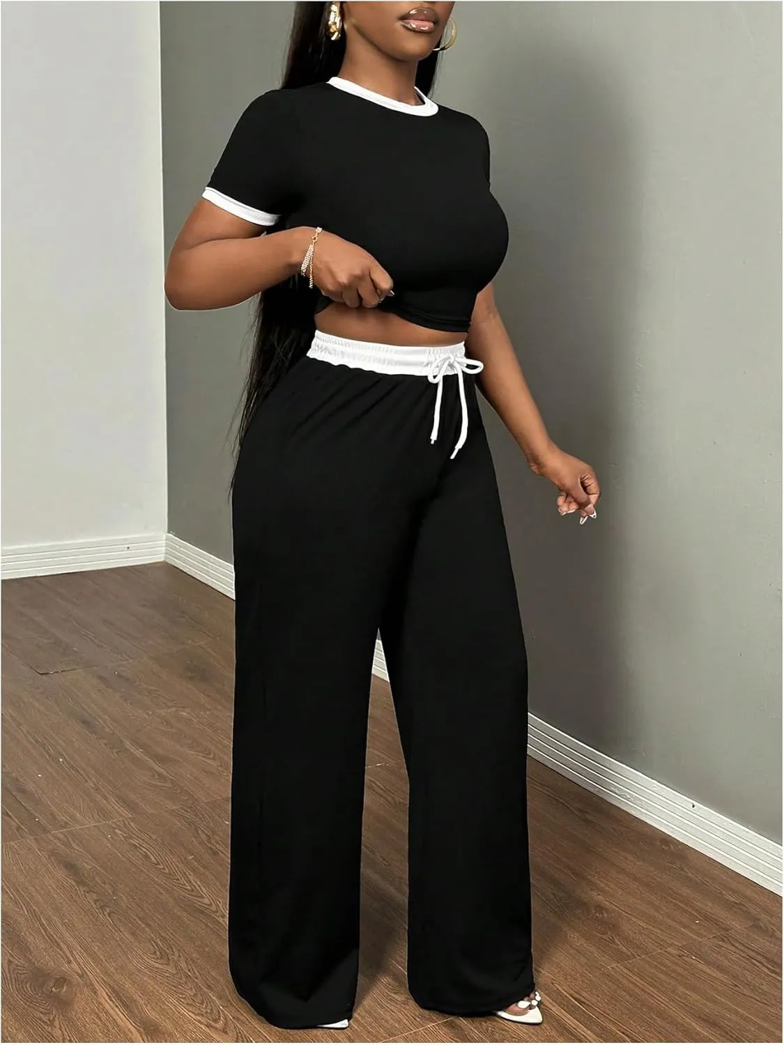 WDIRARA Women's 2 Piece Set Contrast Binding Short Sleeve Drawstring Waist Pants Outfits Tracksuit