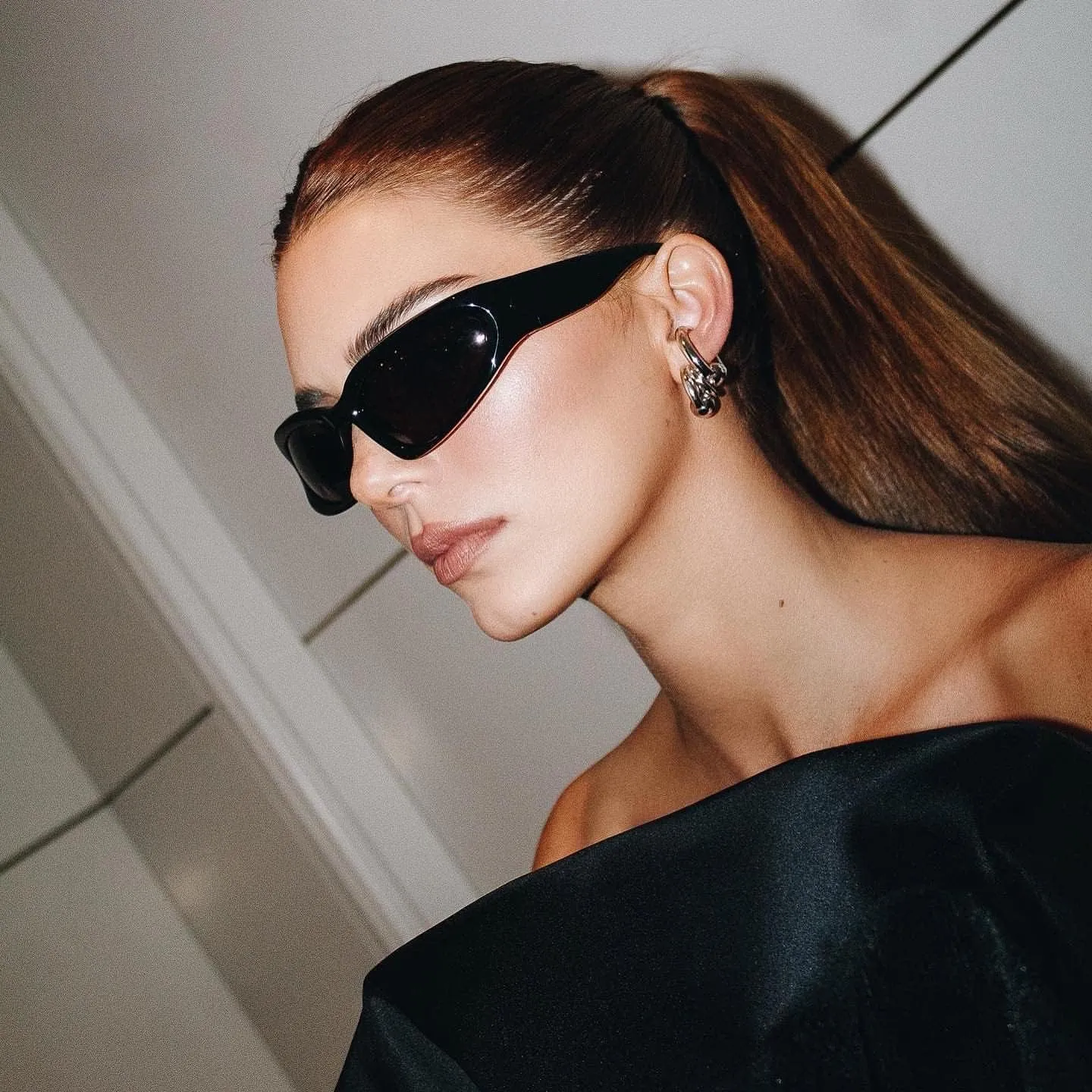 Wrap Around Fashion Sunglasses for Men Women Trendy Swift Oval Dark Futuristic Sunglasses Shades Glasses Eyeglasses